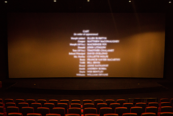 维多利亚老品牌VIC国际党委组织召开《长津湖》观影活动